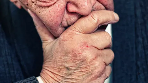 Apalea a un hombre de 83 a&ntilde;os para robar en su casa en Fuentes de Andaluc&iacute;a