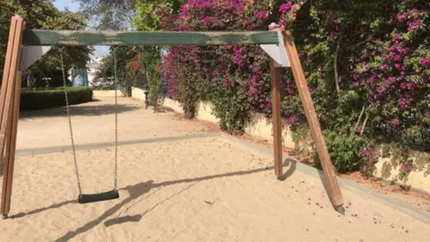 Columpio robado en Chiclana