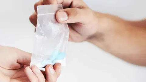 Un hombre ha sido acucado de vender droga y golpear a un polic&iacute;a en Sevilla