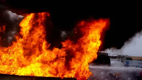 Peligrosa explosi&oacute;n en una gasolinera en Jerez con heridos en plena tarde