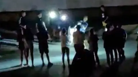 Pelea de boxeo en plena calle de Chiclana para TikTok