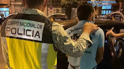 Pillado por las c&aacute;maras un joven de 27 a&ntilde;os tras quemar en Sevilla varios coches