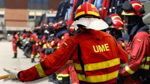 As&iacute; ayuda la Unidad Militar de Emergencias UME en casos como el incendio de Sierra Bermeja