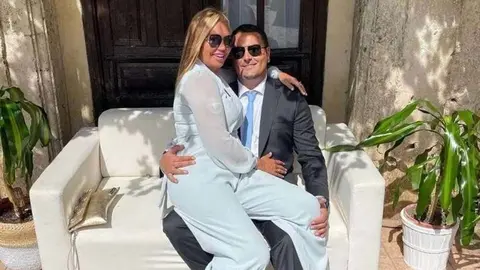 Bel&eacute;n Esteban junto a su marido Miguel Marcos en una boda