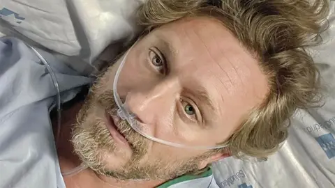 El cantante jerezano Juan Pe&ntilde;a, ingresado por Covid, se arrepiente de no estar vacunado