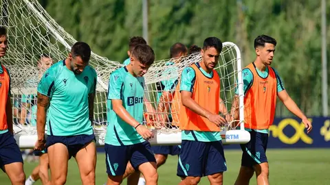 Jugadores del C&aacute;diz CF durante una sesi&oacute;n en la ciudad deportiva