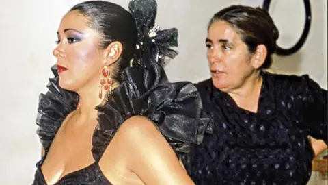 El grave estado de salud de do&ntilde;a Ana, madre de Isabel Pantoja, complica la boda de Anabel Pantoja