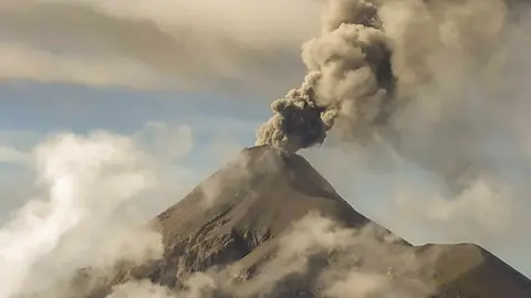 https://www.elmira.es/articulo/internacional/volcan-etna-entra-erupcion/20210921142556293574.html