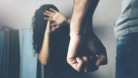 Un hombre ha pegado a su pareja una bruta paliza en Granada