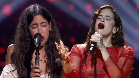 'La Voz': La nueva Rosal&iacute;a de C&oacute;rdoba sorprende a Eva Gonz&aacute;lez y hace pleno de coaches