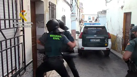 Intervenci&oacute;n de la Guardia Civil en Puerto Serrano
