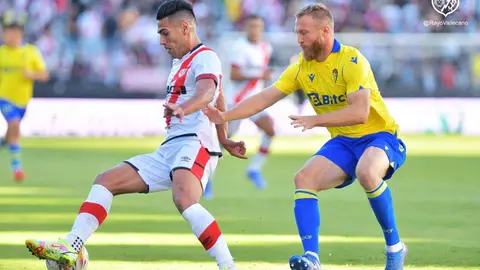 Haroyan pugna con Falcao en el Rayo Vallecano - C&aacute;diz CF