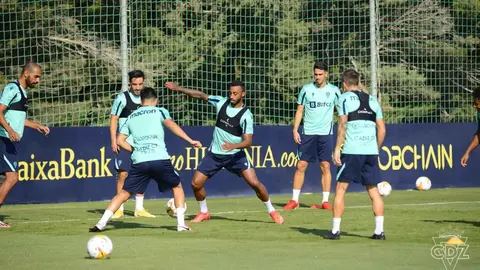 Fali se ejercita junto a sus compa&ntilde;eros en la ciudad deportiva