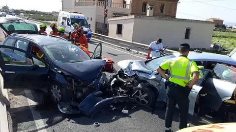 Colisi&oacute;n entre dos coches en Constantina