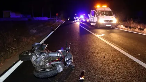 Un joven ha muerto en un terrible accidente de moto en Sanl&uacute;car la Mayor