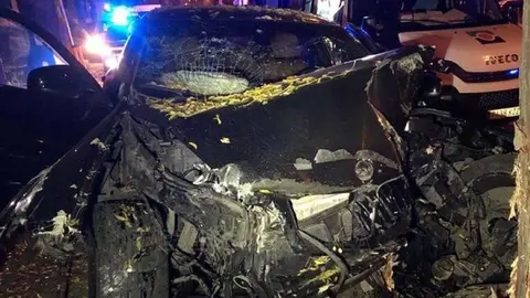 Choque entre dos coches en Sevilla