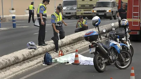Muere un motorista tras chocar contra un coche en Armilla