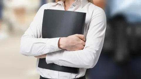 Devuelven m&aacute;s de 1.300 euros y una carpeta con documentaci&oacute;n a una vecina en M&aacute;laga