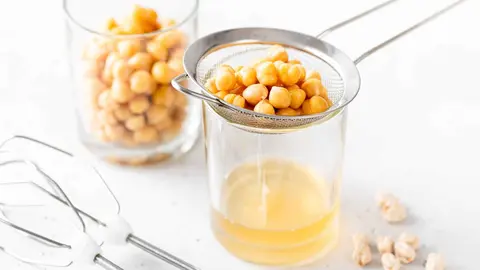 Para esto sirve el l&iacute;quido de los garbanzos que hace espuma y es mejor que no lo tires