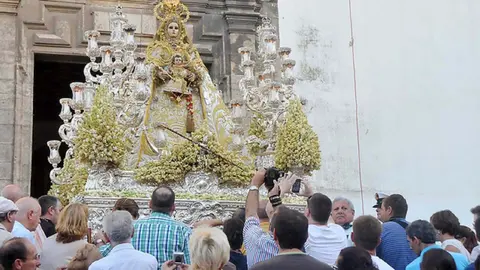 La procesi&oacute;n de la Virgen del Rosario en C&aacute;diz