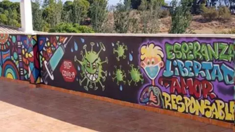 Muro centro de salud Alhaur&iacute;n de la Torre