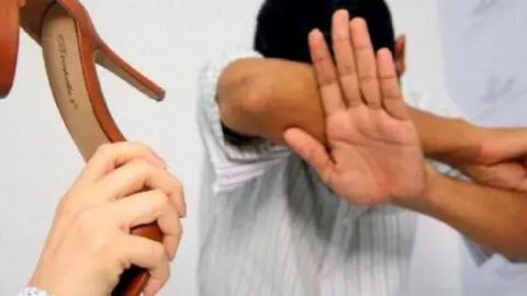 Mujer intenta matar a su marido