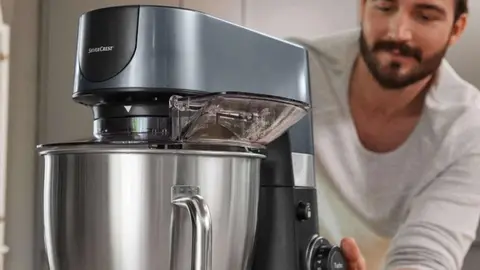 Lidl revoluciona el mercado con un robot de cocina profesional casi igual que la Taurus Mycook