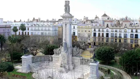 Junta de Andaluc&iacute;a y Ayuntamiento de C&aacute;diz estudian la peatonalizaci&oacute;n de la Plaza de Espa&ntilde;a