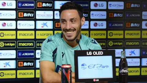 Iza Carcel&eacute;n atiende a los medios de comunicaci&oacute;n