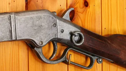 Encierra en su casa a un vecino y le amenaza con un fusil por su orientaci&oacute;n sexual