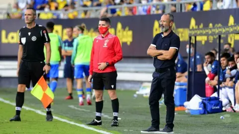 &Aacute;lvaro Cervera maneja a los suyos en el Estadio Mirandilla