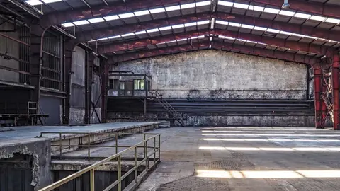 Un hombre ha muerto tras caer al vac&iacute;o en una nave industrial