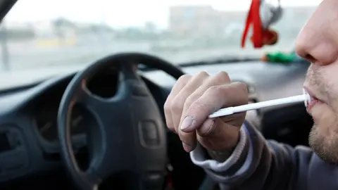 Un hombre finge ser un compa&ntilde;ero de trabajo tras ser pillado conduciendo drogado