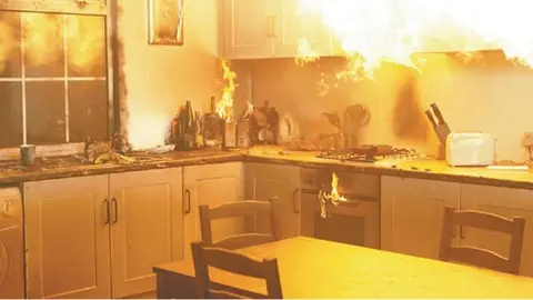 Varios animales dom&eacute;sticos han muerto en el incendio en una casa de Almer&iacute;a