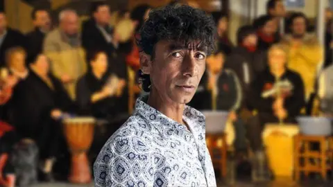 Tomasito se une a una zambomba ben&eacute;fica en Jerez de la Frontera