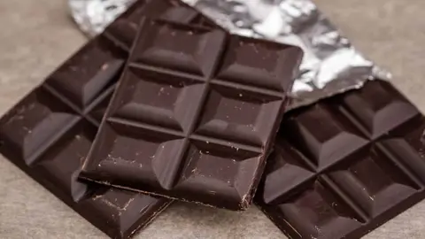 Arrasan las tabletas de chocolate negro m&aacute;s sanas: Mercadona, Lidl y Aldi