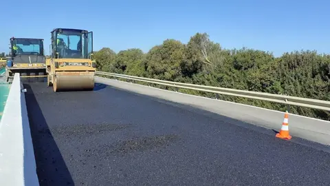 La Junta rehabilita el firme en varios tramos de la A-2233