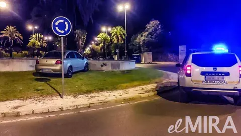 Estrellado contra una rotonda de Jerez de madrugada y bebido
