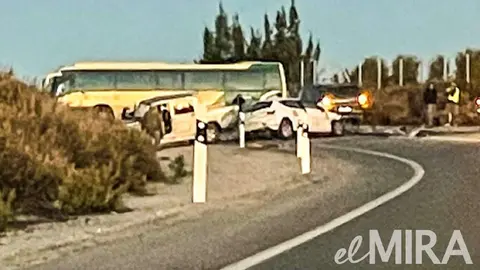 Un hombre ha muerto en un accidente entre un autob&uacute;s y dos coches en Jerez