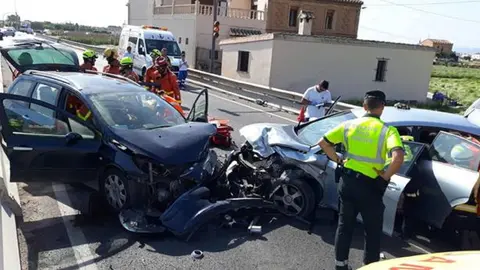 Una persona ha muerto tras un impactante choque entre dos coches en Villaverde