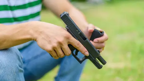 A lo loco por Jerez apuntando con una pistola a vecinos, conductores y polic&iacute;a