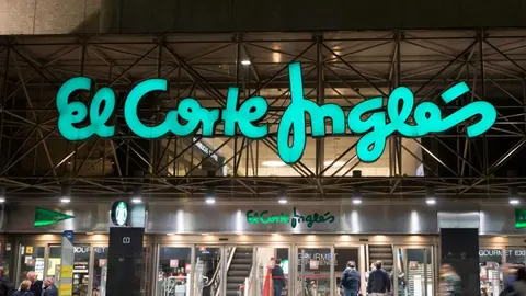 La cesta de Navidad con jam&oacute;n ib&eacute;rico de bellota la vende El Corte Ingl&eacute;s y no es apta para cardiacos