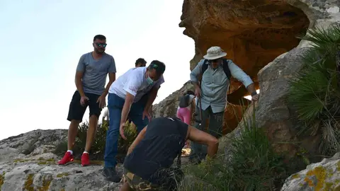 Hospitalizado un senderista tras sufrir una ca&iacute;da en la Cueva de la Horadada en San Roque