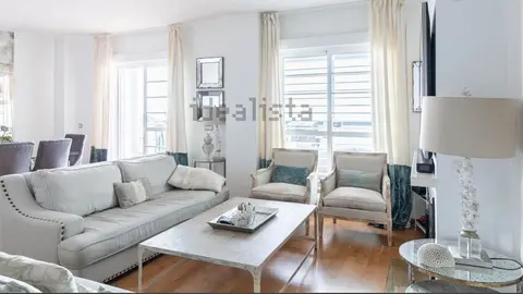 Los 2 unifamiliares de M&aacute;laga en venta con m&aacute;s patio y piscina