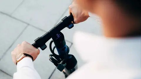 Esta es la documentaci&oacute;n que debes llevar si vas en patinete el&eacute;ctrico por Jerez