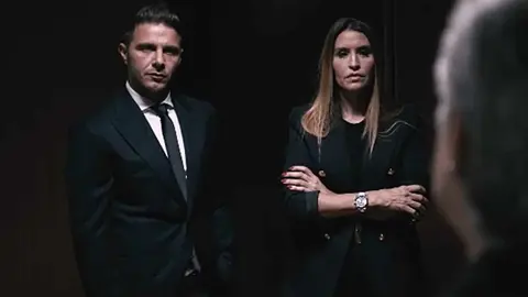 Joaqu&iacute;n y su mujer se convierten en agentes secretos: 0017 y Mercedes-Benz