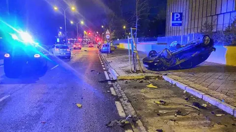 Una mujer bebida ha volcado un coche en Granada