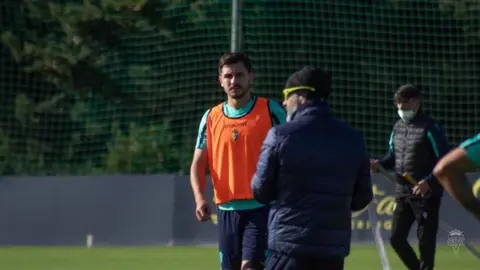 &Aacute;lvaro Cervera durante la sesi&oacute;n de entrenamiento del C&aacute;diz CF