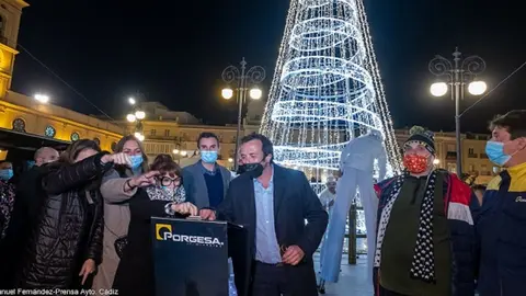 Kichi enciende la luz de la Navidad en C&aacute;diz