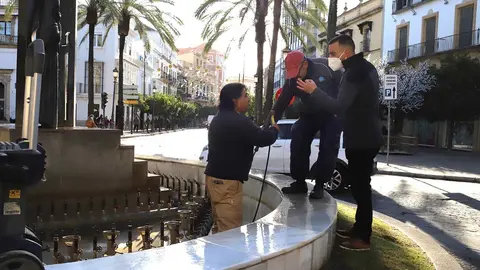 Contin&uacute;a la revisi&oacute;n de las fuentes del centro hist&oacute;rico de Jerez